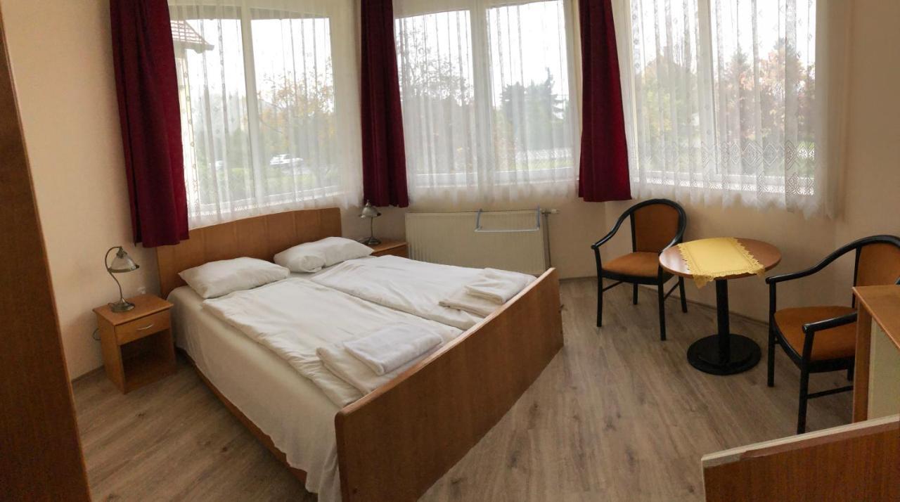 Festetich Kastelyszallo Es Zsuzsanna Hotel Szeleste Екстериор снимка