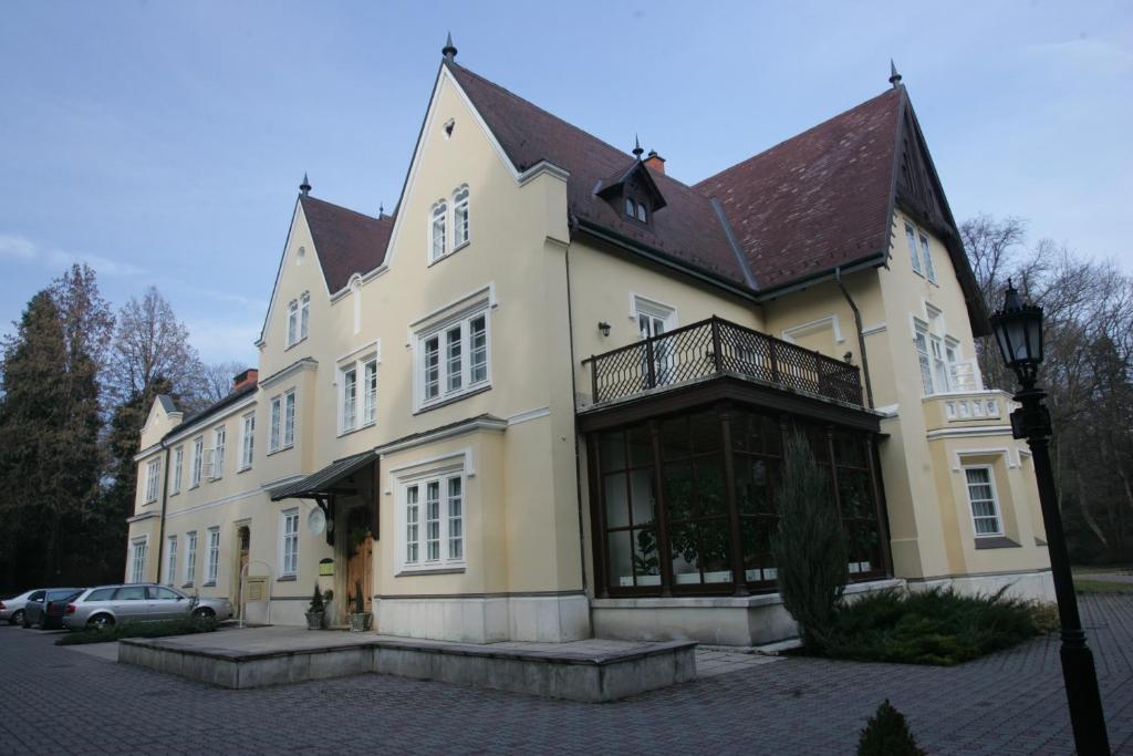 Festetich Kastelyszallo Es Zsuzsanna Hotel Szeleste Екстериор снимка